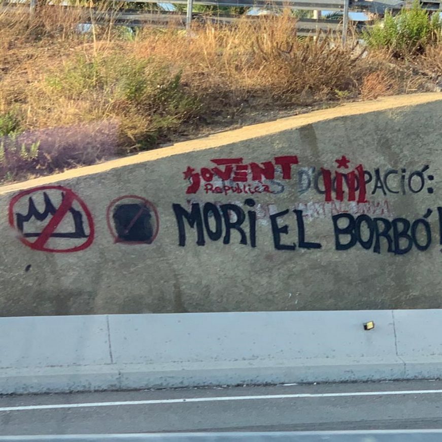 FOTOGRAFÍA. EL MARESME (BARCELONA) ESPAÑA, AÑO 2020. La imagen muestra las propagandas amenazantes y separatistas de la banda «Jovent Republicà». Ñ Pueblo (1)