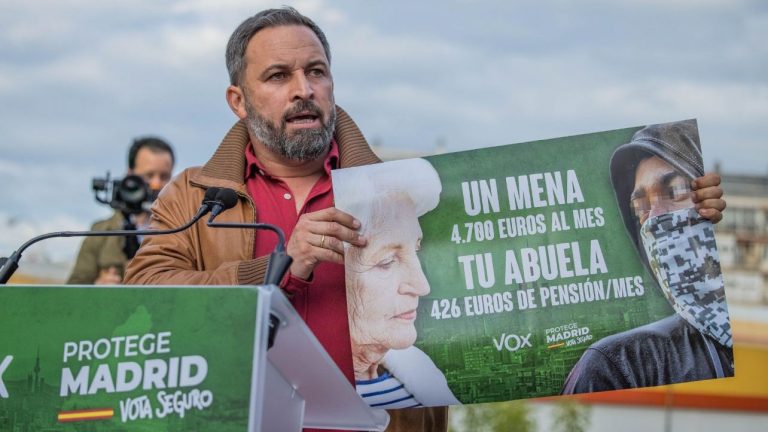 La Justicia afea a la Fiscalía sobre el cartel de VOX y rechaza retirar el cartel que dice: «Un mena 4.700€ al mes, tu abuela 426€ de pensión/mes. Protege Madrid, vota seguro»