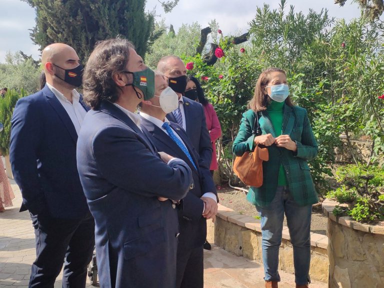 VOX y su eurodiputada Mazaly Aguilar denuncian la «competencia desleal» de los productores de aceite extraeuropeos