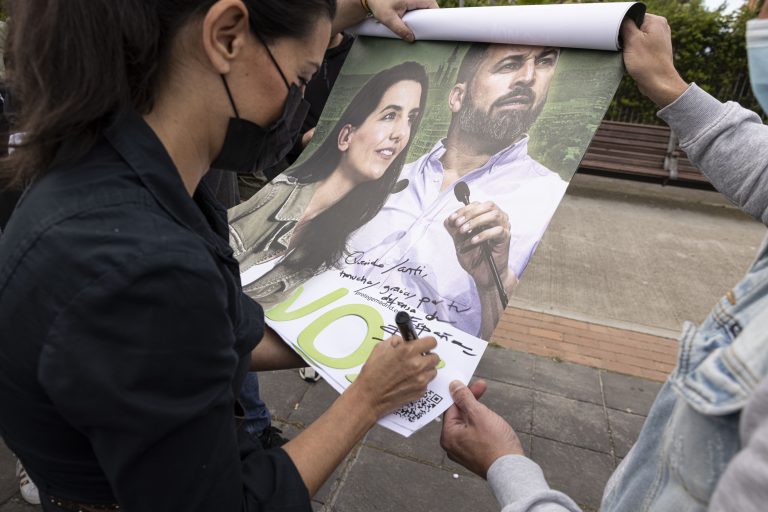 Galería de fotos del mitin del 4M de VOX en Leganés: «UGT y CCOO se tienen que financiar con las cuotas de sus afiliados»