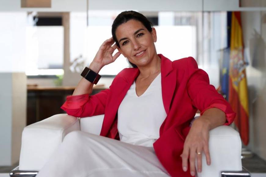 FOTOGRAFÍA. MADRID (ESPAÑA), 01.04.2021. La candidata de VOX al 4 de mayo de 2021, Rocío Monasterio San Martín, durante una entrevista con Efe