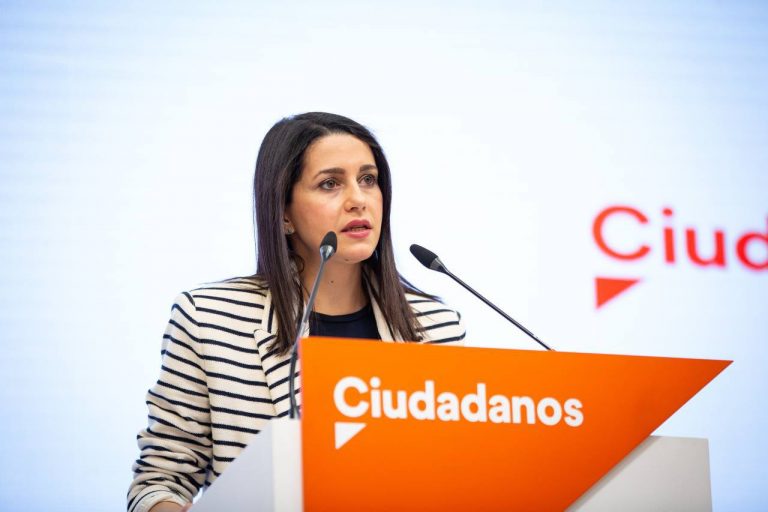 El PP sube a costa de Cs que cae con fuerza y se queda en el 6,7%, VOX crece y el PSOE ganaría, según el CIS