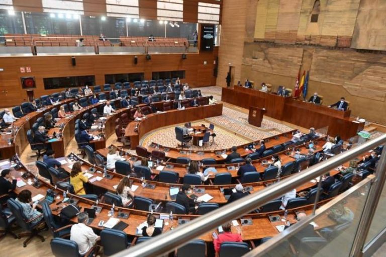 La Asamblea de Madrid tendrá 136 diputados, 1 más que el Parlamento de Cataluña (135), por el «incremento de la población»