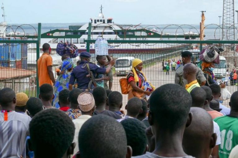 Más de 8.000 personas desplazadas por el ataque islamista iniciado en Palma (Mozambique) África