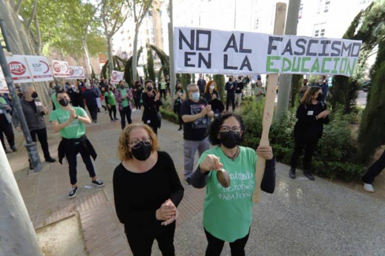 La entrada de una expulsada de VOX en el Gobierno de Murcia enfada muchísimo al PSOE, ultraizquierda Podemos y sindicatos UGT y CCOO 