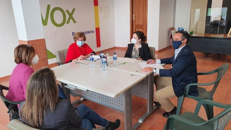 Ana Gil reitera el compromiso de VOX para ayudar a las personas afectadas con alguna enfermedad mental