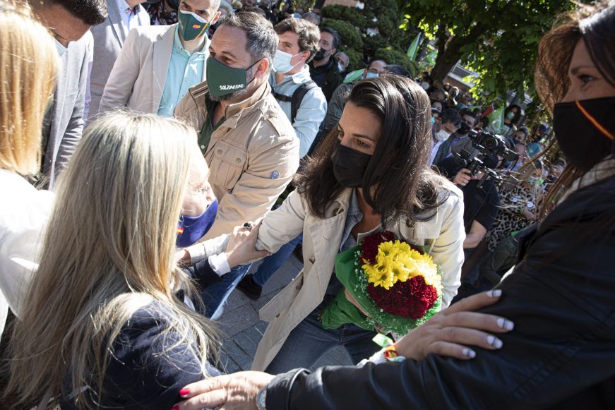 FOTOGRAFÍA. MÓSTOLES (MADRID) ESPAPÑA (INICIO DE CAMPAÑA ELECTORAL DEL 4M), 18.04.2021. Monasterio y Abascal. Ñ Pueblo (17)