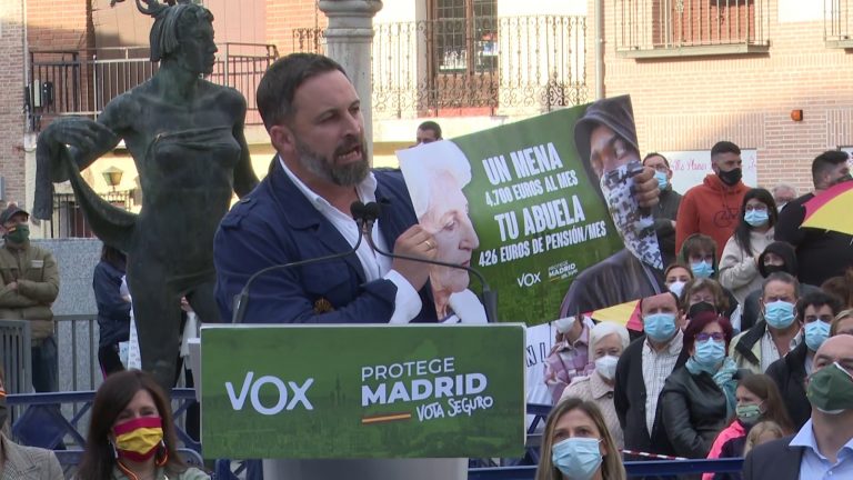 La Justicia rechaza la petición de la Fiscalía de retirar el cartel de VOX que dice la verdad sobre los MENAS: con el texto «Un mena 4.700 euros al mes, tu abuela 426 euros de pensión/mes. Protege Madrid, vota seguro»