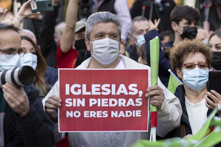 «Pablo Iglesias envió a Vallecas a sus matones a sueldo para atacar a Policía y VOX» mientras Sánchez y Marlaska «exigían condenas por unas cartas de amenaza»