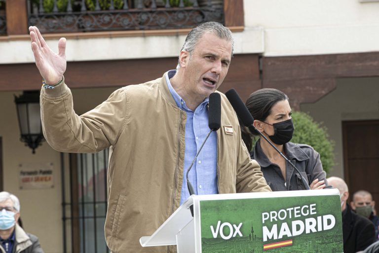 Ortega Smith: Hay que devolver a los MENAS a sus familias: Un MENA cuesta 4.700 € al mes frente a la pensión de 426 € de una anciana española