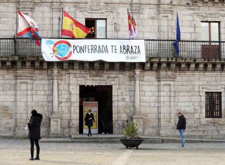 FOTOGRAFÍA. PONFERRADA (ESPAÑA), 02.04.2021. Fachada del ayuntamiento de Ponferrada. Efe