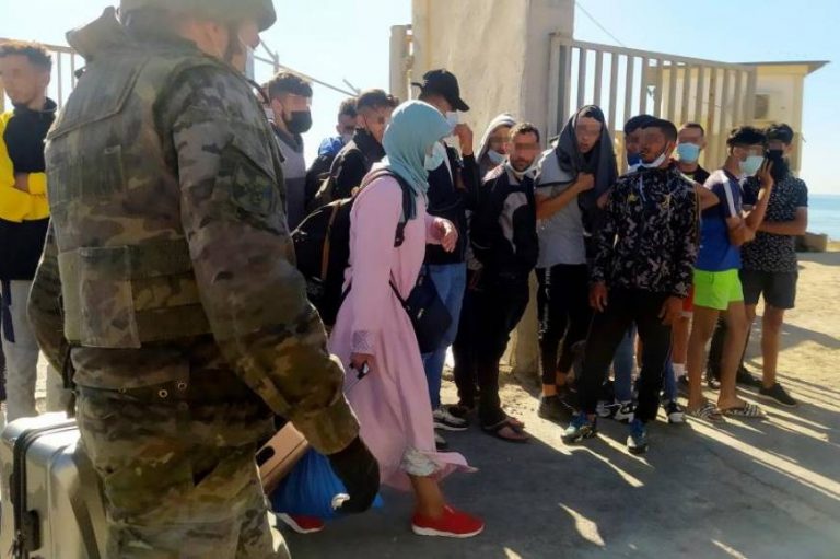 Devueltos a Marruecos, 4.800 de los 8.000 inmigrantes ilegales de la invasión migratoria de Ceuta