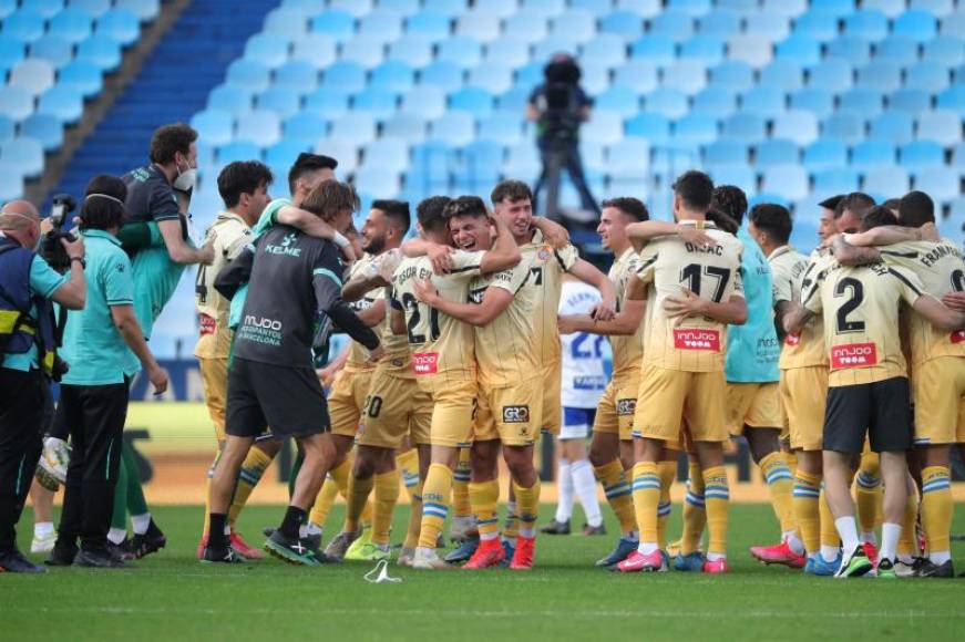 FOTOGRAFÍA ZARAGOZA (ESPAÑA), 08.05.2021. Los jugadores del Espanyol celebran su ascenso a Primera División tras finalizar el partido de Liga Smartbank.. Efe
