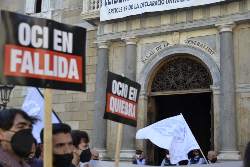 FOTOGRAFÍA. BARCELONA (ESPAÑA), 10.05.2021. Protesta del Ocio Nocturno en Plaza San Jaime de Barcelona contra el ataque del Gobierno socialcomunista. Ñ Pueblo (23)