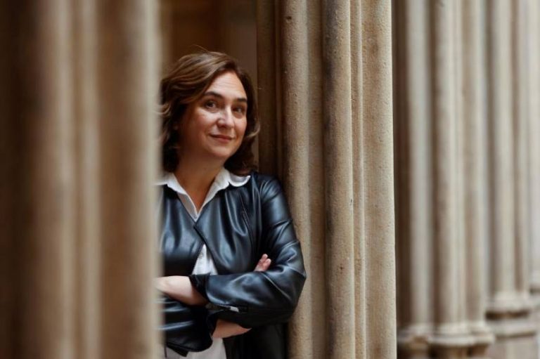 «Corrupción» Gobierno de Podemos| Ada Colau no va a dimitir porque es «intento de las élites más decadentes de cortar el progreso y mantener los privilegios que les hacen más ricos»