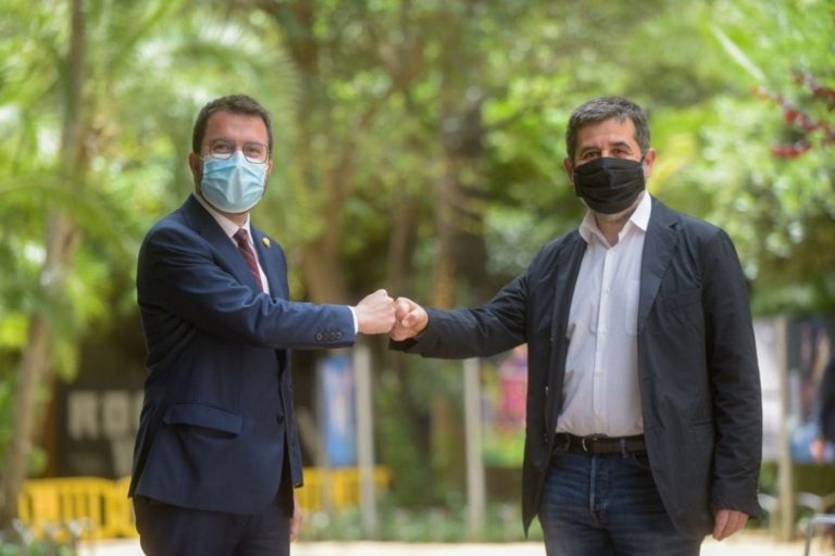ERC y JxCat expulsarán a Policía Nacional de su Jefatura en Cataluña por «facha» (Franquista)