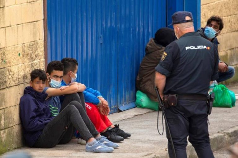 4.400 familias marroquíes llaman para recuperar a sus MENAS de la invasión de Ceuta