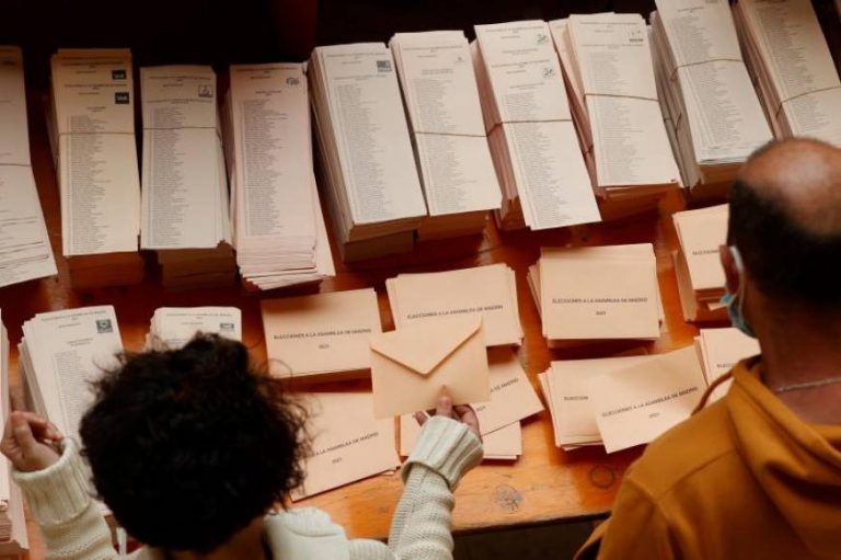 Cierran los colegios del 4M de Madrid en una jornada sin incidentes y con gran participación