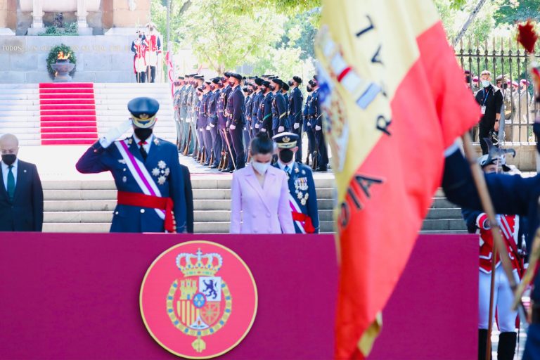 El rey Felipe VI de España cobrará 259.000 euros, la reina Letizia 142.000 euros y reina emérita Sofía cobrará 116.525 euros en 2022