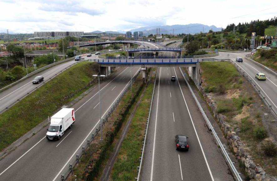FOTOGRAFÍA. OVIEDO (ESPAÑA), 11.05.2021. Vista este jueves de las AS-II que une Oviedo y Gijón. Efe