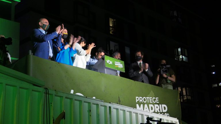 Noche electoral 4M sede nacional VOX: «Madrid será la tumba del comunismo», «hay que votar a VOX», «hemos votado a VOX», «fuera comunistas de nuestros barrios»