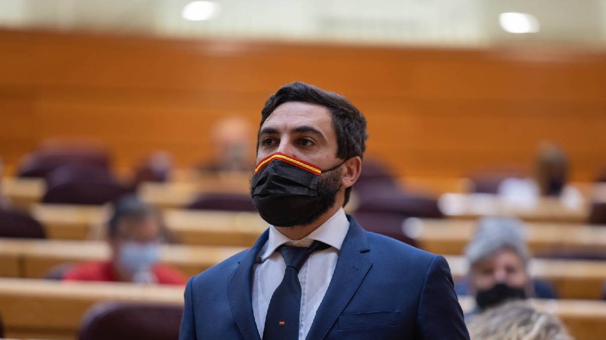 FOTOGRAFÍA. SENADO (ESPAÑA), 13.05.2021. El senador de VOX por Andalucía, Jacobo González-Robatto, durante su intervención en el Senado. Lasvocesdelpueblo (Ñ Pueblo)