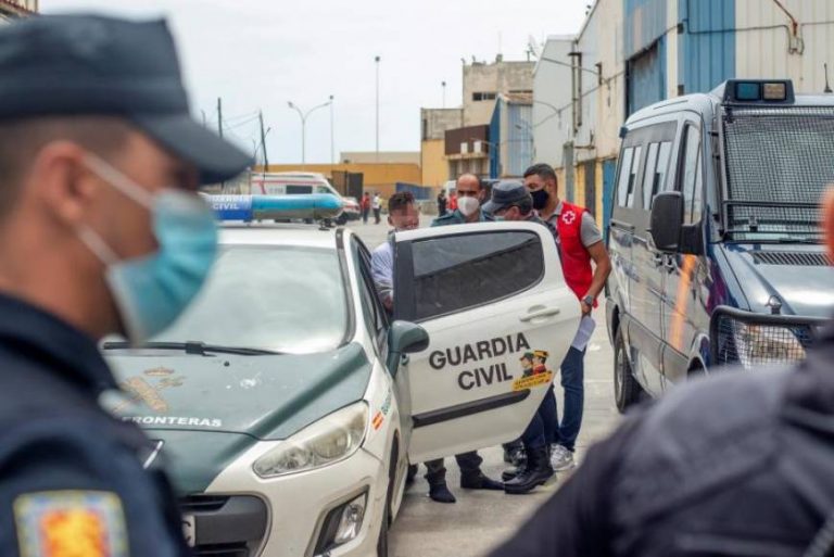 Importante aglomeración de inmigrantes para una entrada masiva en Ceuta
