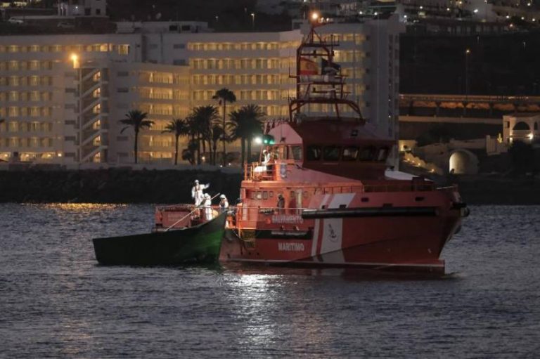 Llega a España un cayuco con 37 inmigrantes ilegales, 2 de cuales habían muerto