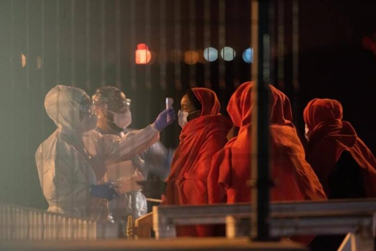 400 inmigrantes ilegales llegan a España en 9 pateras y 3 cayucos