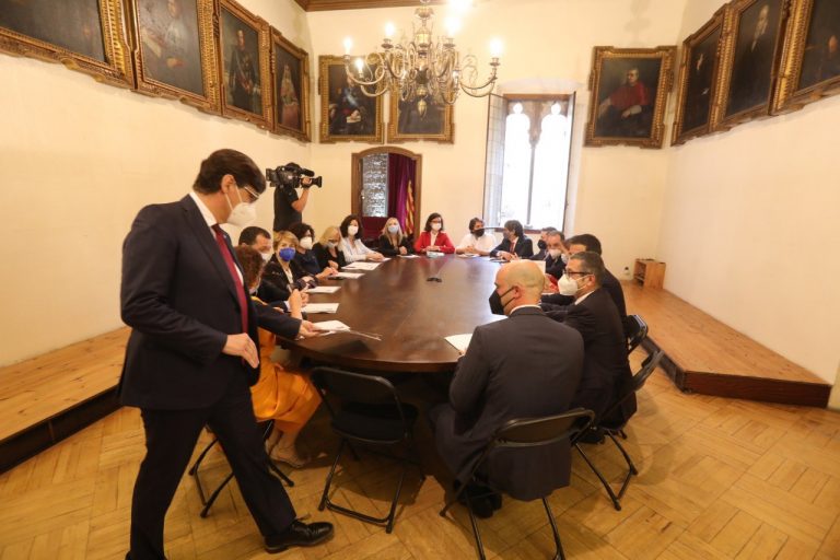 Illa (PSC) presenta el «Gobierno Alternativo de la Generalidad de Cataluña» de 15 consejerías, 2 comisionados, Secretaria y Consejo
