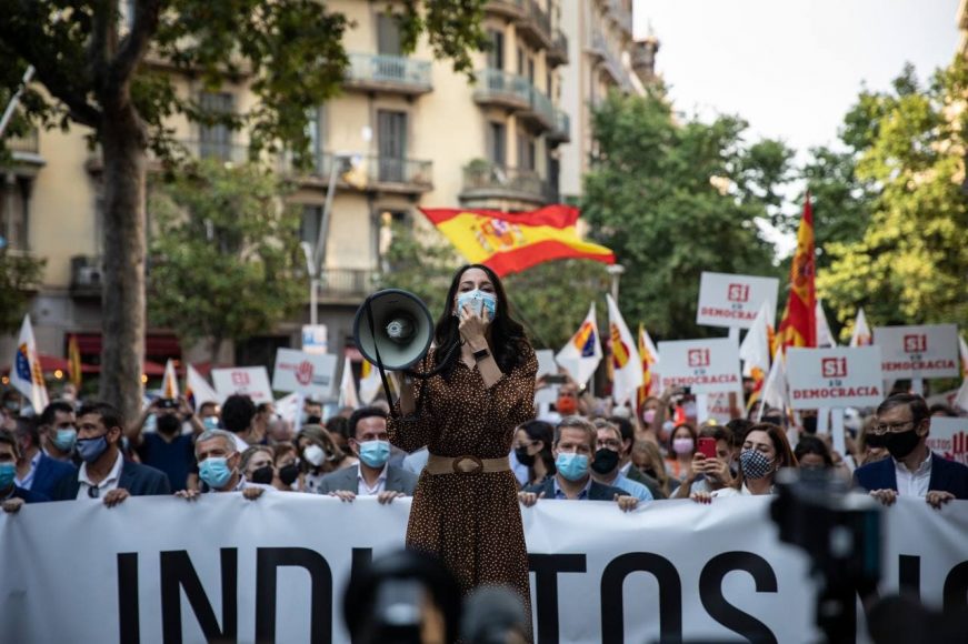 FOTOGRAFÍA. BARCELONA (ESPAÑA), 11.06.2021. Concentración «No en nuestro nombre», convocada por (Cs) contra los indultos. Ñ Pueblo (1)