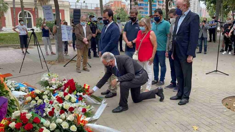 Familiares y amigos homenajean en Barcelona a las víctimas de la matanza de ETA de Arnaldo Otegui (Bildu) 