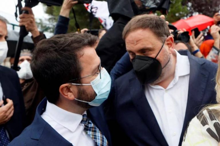Aragonés junto al indultado Junqueras exige «un referéndum de independencia y Constitución de la República Catalana»
