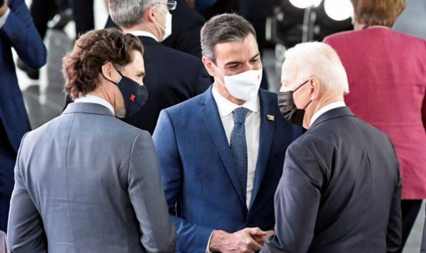 FOTOGRAFÍA. BRUSELAS (BÉLGICA), 14.06.2021. Pedro Sánchez (c) conversa con el mandatario de Estados Unidos, Joe Biden (d). Efe
