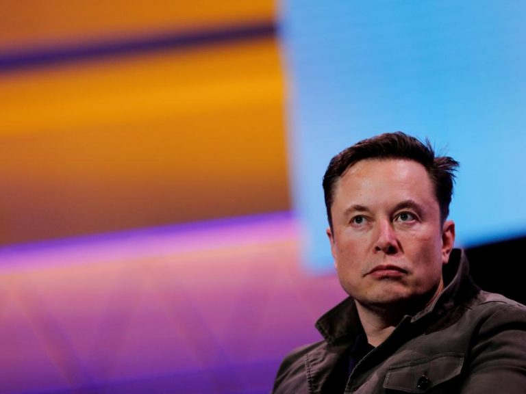 El empresario sudafricano Elon Musk busca «negociar un acuerdo» para comprar Twitter a 46.500 millones de dólares