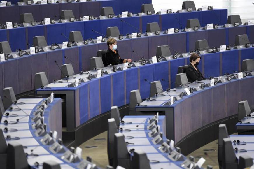 FOTOGRAFÍA. ESTRASBURGO (FRANCIA), 10.06.2021. Varias eurodiputados en una sesión del Parlamento Europeo en Estrasburgo, el pasado miércoles. Efe