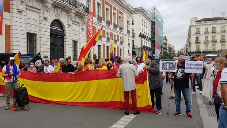 Marchan en Madrid contra los indultos al grito de «Pedro Sánchez dimisión»