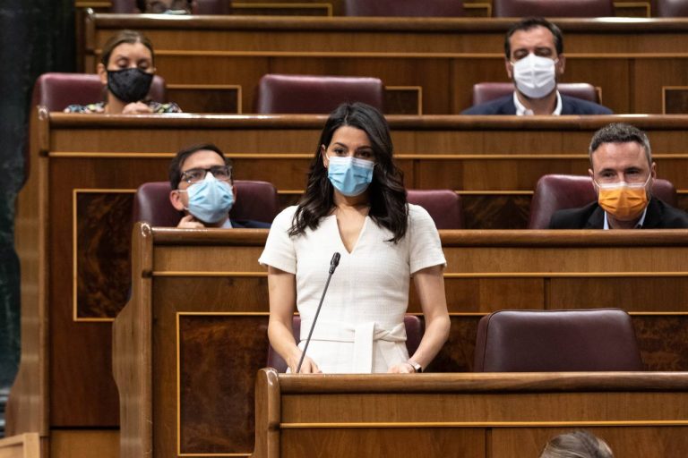 Arrimadas: «Indultar a condenados» por el Procés «es legitimar que hayan roto familias y adoctrinado en escuelas»