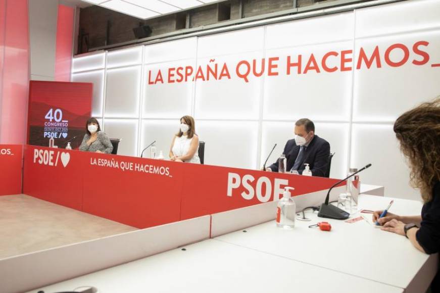 FOTOGRAFÍA. MADRID (ESPAÑA), 14.06.2021. La vicesecretaria general del PSOE, Adriana Lastra (c) junto con el ministro de Transportes, José Luis Ábalos (d). Efe