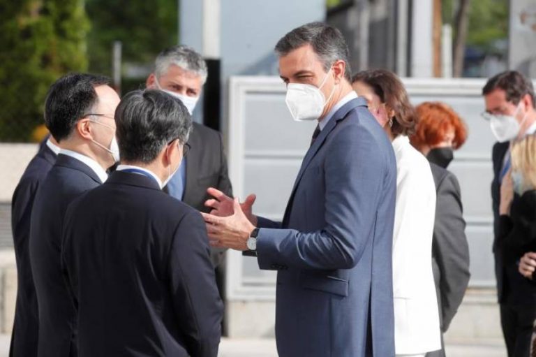 Sánchez: «Pronto vamos a abandonar las mascarillas» en España