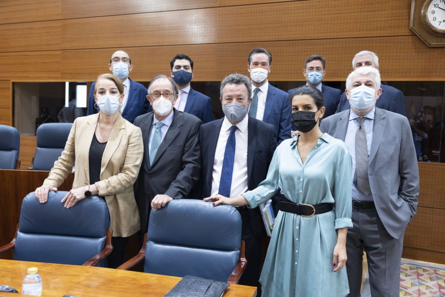 FOTOGRAFÍA. MADRID (ESPAÑA), 18.06.2021. investidura de Ayuso. La portavoz de VOX rocío Monasterio San martí y los suyos. Ñ Pueblo (1)