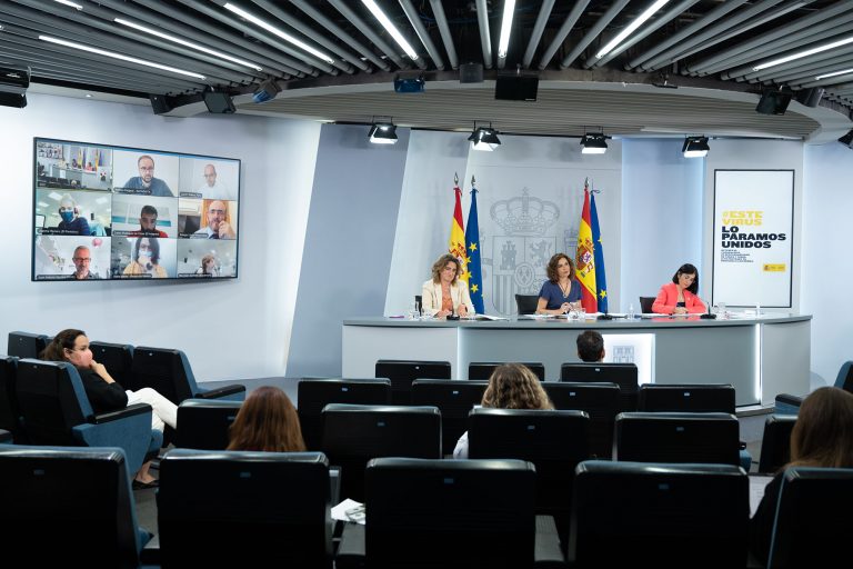 Gobierno de España: «¿Es obligatorio vacunarse contra el COVID 19? No. La vacunación frente al COVID 19 no es obligatoria»