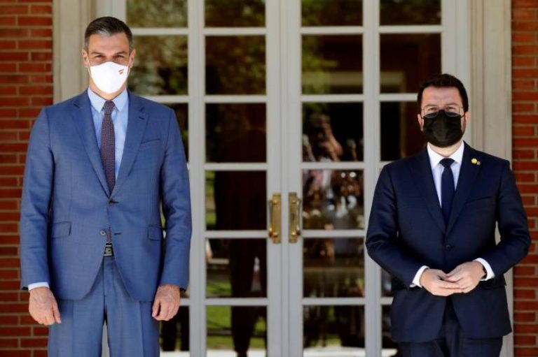 Hablamos Español pide a Sánchez que «obligue» a Aragonés acatar la «sentencia del 25% en español en Cataluña»