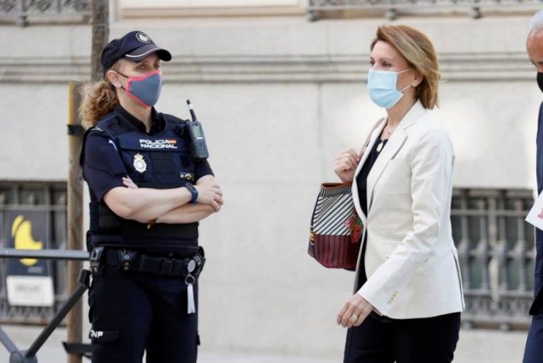 Villarejo accedía a la sede del PP por el garaje para reunirse con la imputada secretaria general María Dolores de Cospedal