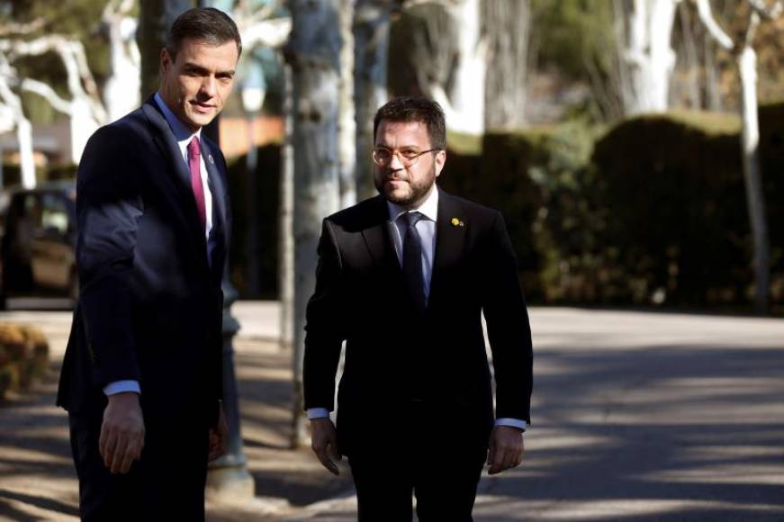 FOTOGRAFÍA. MADRID (ESPAÑA), FEBRERO DE 2020. Pedro Sánchez (PSOE) (i) y Pere Aragonés García (d). Efe
