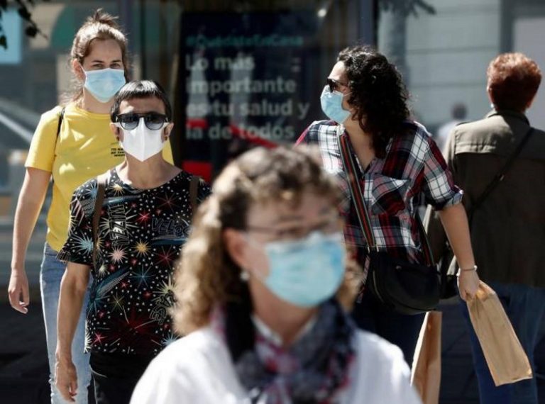 6 de cada 10 españoles dicen que usarán la mascarilla aunque no sea obligatoria