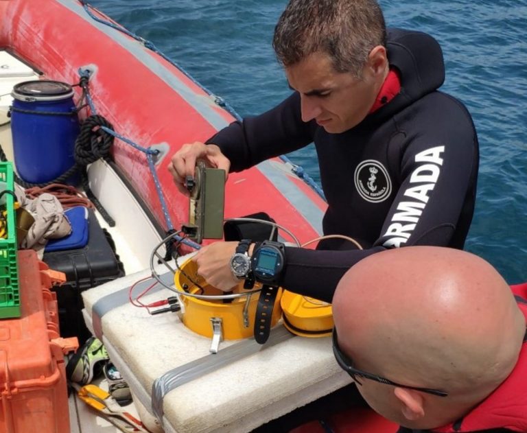 La Armada española neutraliza una mina próxima en Rosas (Gerona)