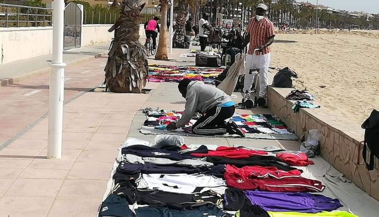 VOX critica que el alcalde Pere Granados sea incapaz de erradicar el «Top Manta» en Salou