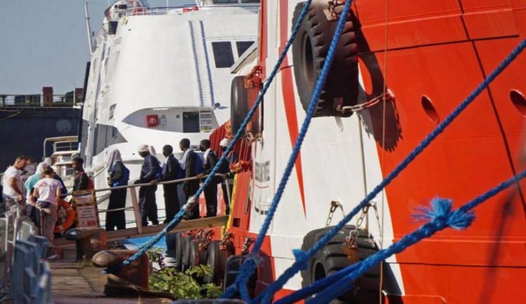 El barco taxi «Geo Barents» recoge a 410 inmigrantes ilegales entre ellos varios MENAS