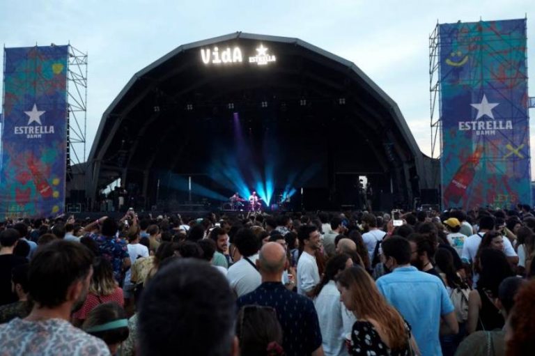 27.000 asistentes sin distancia de seguridad COVID 19 al festival de Música «Vida» en Vilanova i la Geltrú (Barcelona)